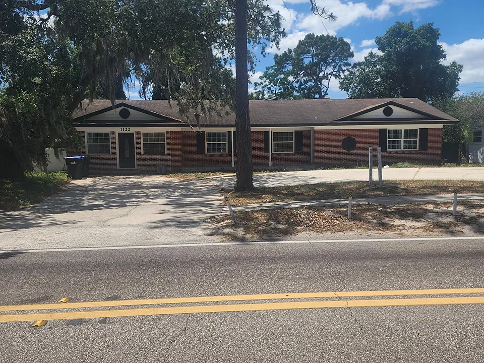 1122 N Powers Dr