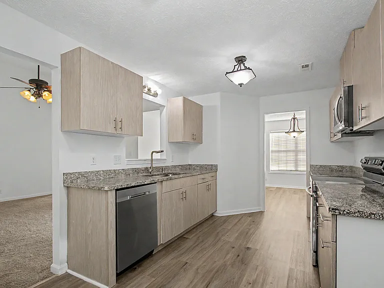 1371 Constitution Dr — Photo 10