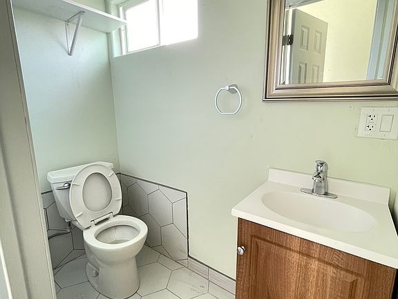 4th image of 4922 Santa Ana St #1/2