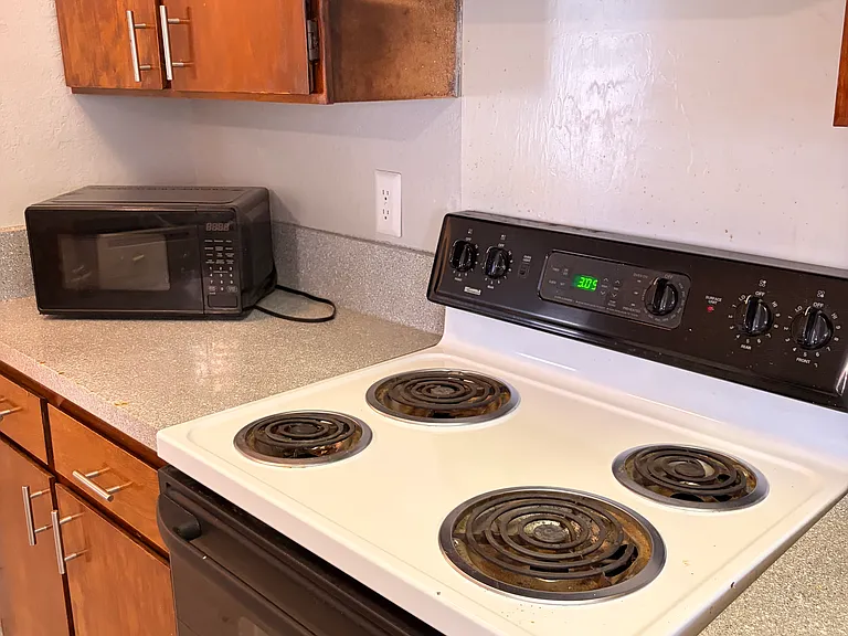 Microwave, Oven, Stove, Vent hood