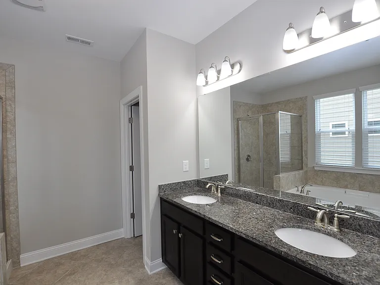 1004 Sterling Dr — Photo 25