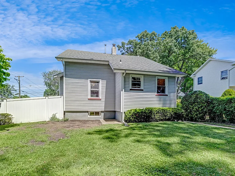 135 E Linden Ave — Photo 41