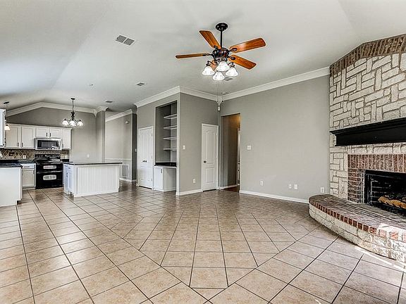 3rd image of 1945 Marble Falls Ln