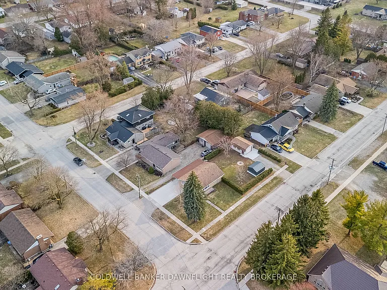 105 Wellington St W — Photo 47