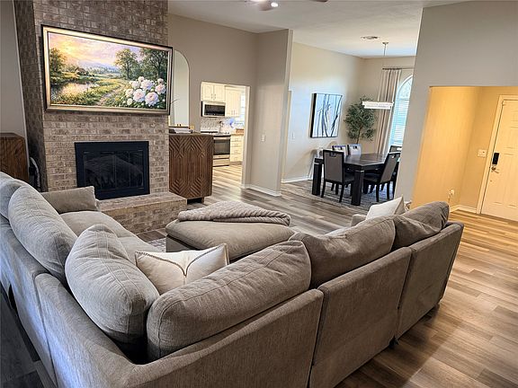 2nd image of 3925 Misty Ln