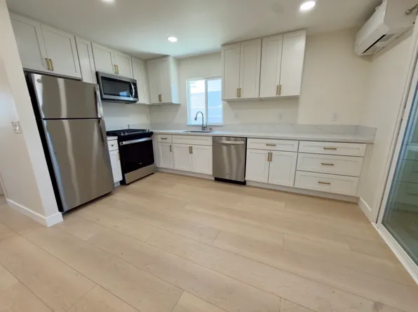 17071 Pinehurst Ln, Huntington Beach, CA