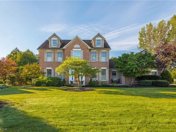 31877 Hazelwood Ln, Avon Lake, OH 44012