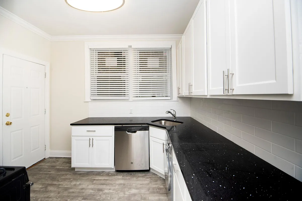 Building Photo - 1130 Maple Ave #11322