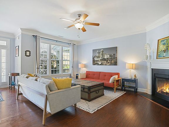 5th image of 649 Democracy St