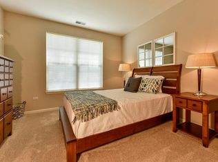 1280 Coventry Glen Dr APT 304, Round Lake, IL 60073