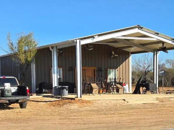 1297 Fm 1433, Carrizo Springs, TX 78834