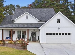 218 Newtown Dr NE, Calhoun, GA 30701