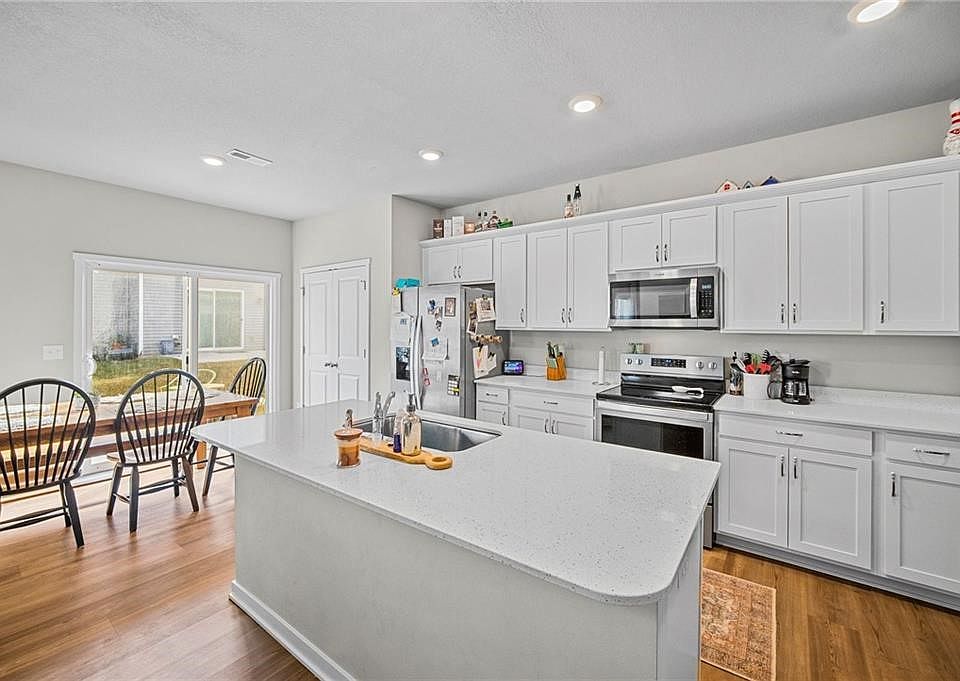 2nd image of 3311 NW Cedarwood Ln