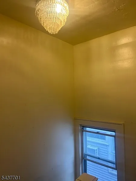 3 bed, 1.0 bath, $2,600 — Photo 3