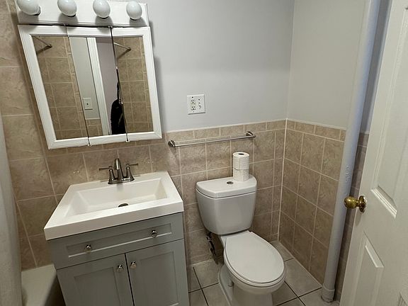 5th image of 152 New York Ave APT 4