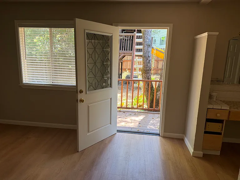 946 King Henry Way — Photo 6