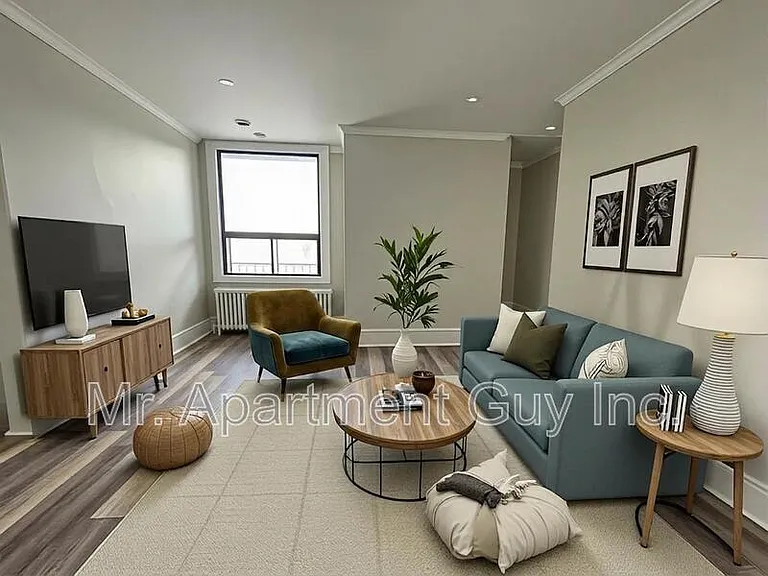 44 Victoria Ave S #201 — Photo 1