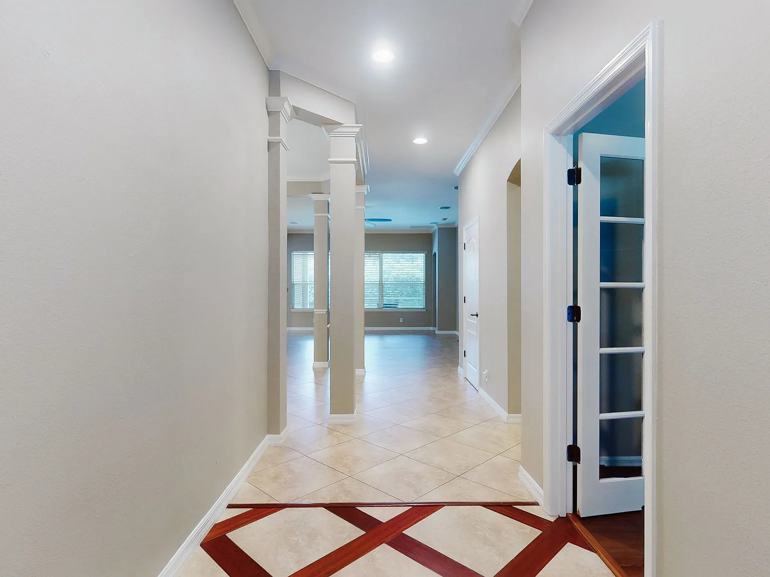 3 bed, 2200 sqft, $3,400 — Photo 3