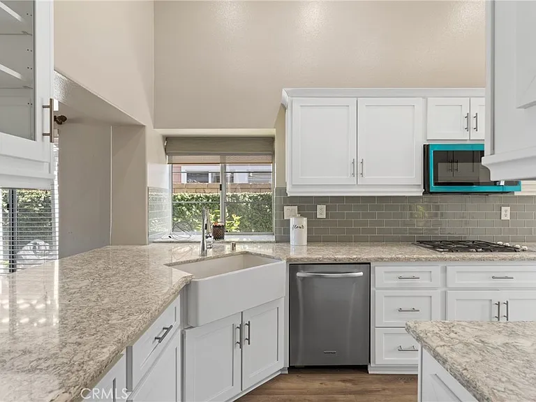 6430 Regents Ct — Photo 14