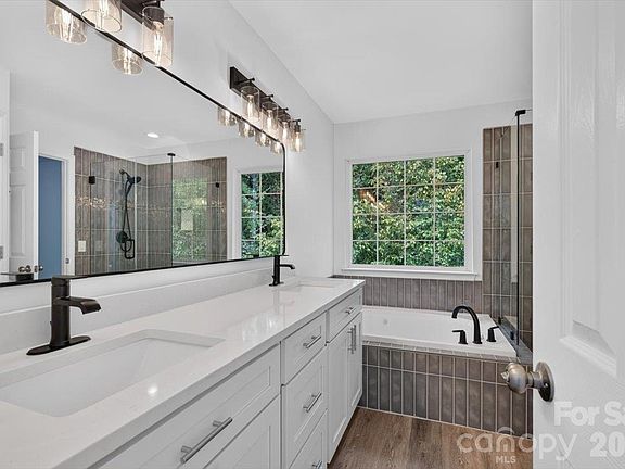 5th image of 2536 Thornfield Rd