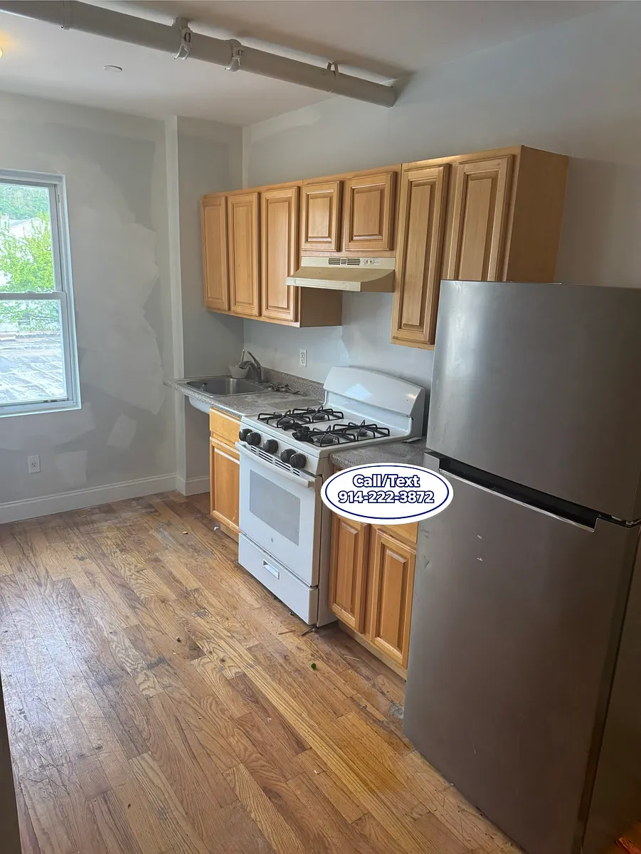Building Photo - 53 Morris St #3