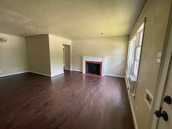 3rd image of 3212 James St