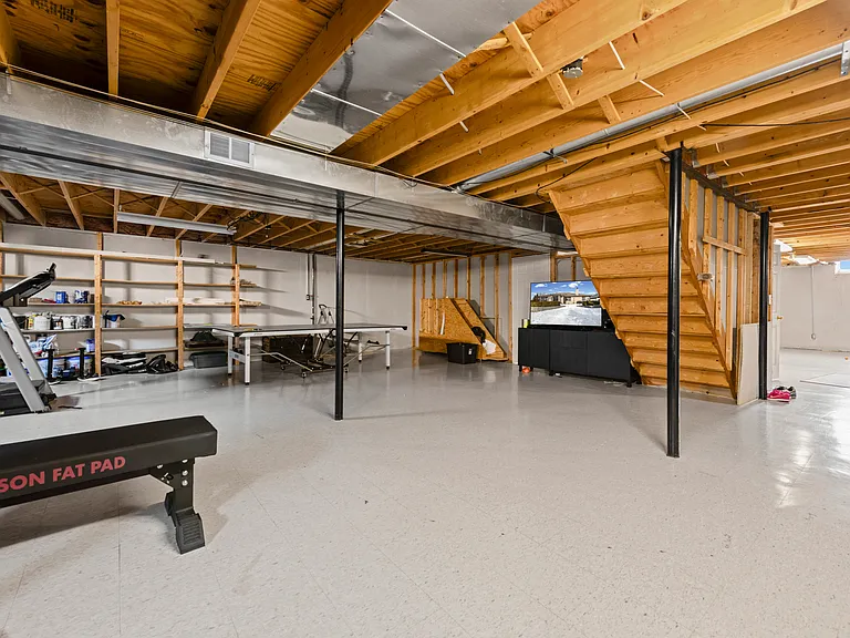 20450 Naves Dr — Photo 27