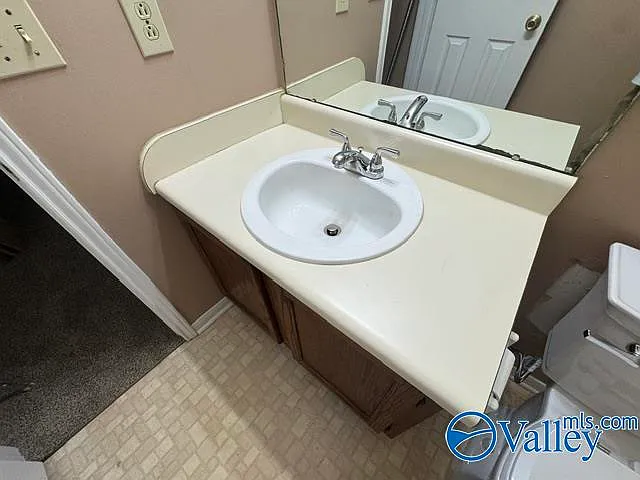 389 Oakland Rd — Photo 30