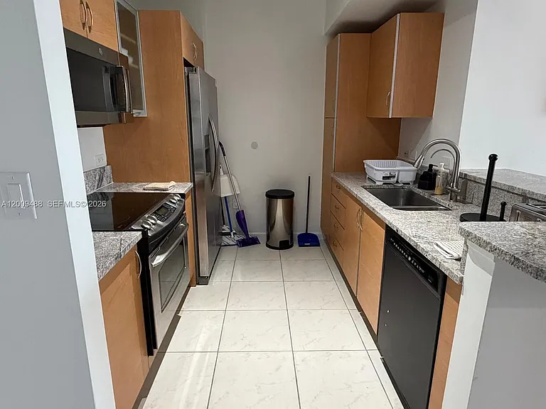 18800 NE 29th Ave #302 — Photo 8