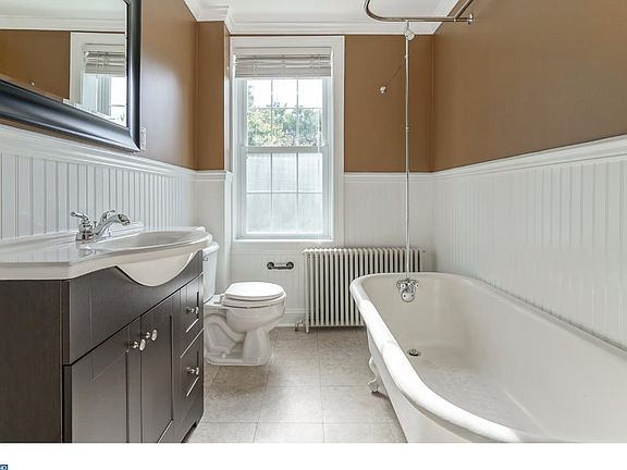 5th image of 2221 Frankford Ave #2