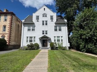 800 Farmington Ave #2, West Hartford, CT 06119