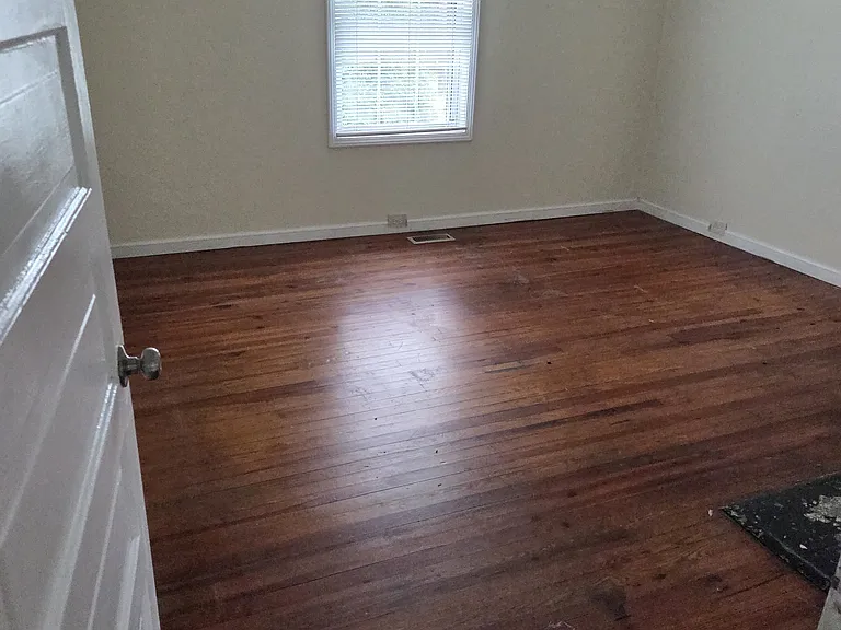 2501 Hubbard St — Photo 3