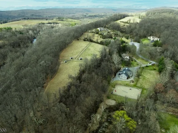 1 Indian Ln, Tewksbury Twp., NJ 07830