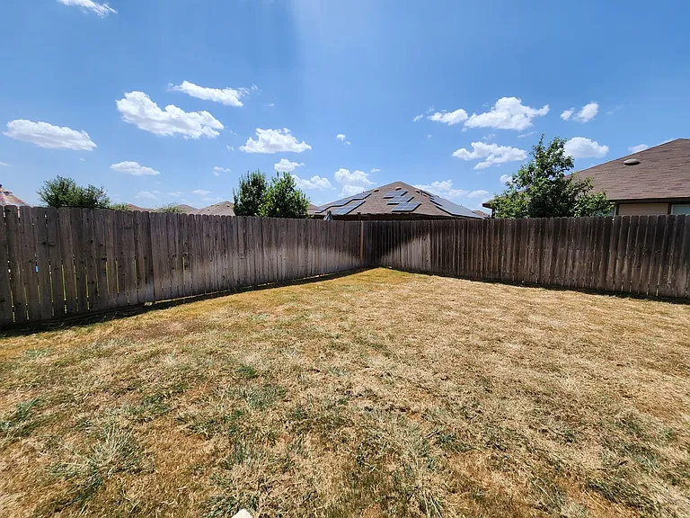 712 Creekside Cir — Photo 40