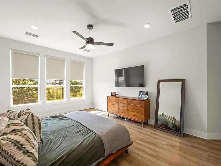 360 Crescent Moon Ct — Photo 12