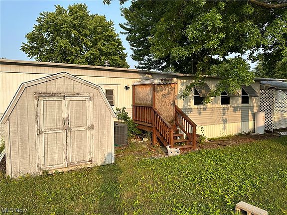 3rd image of 361 Circle Dr