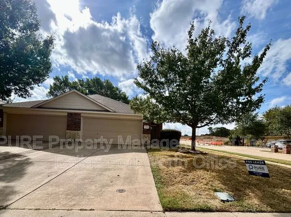 2400 Ravenwood Ct, Mansfield, TX 76063