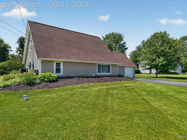 5464 E Maple Ave, Grand Blanc, MI 48439