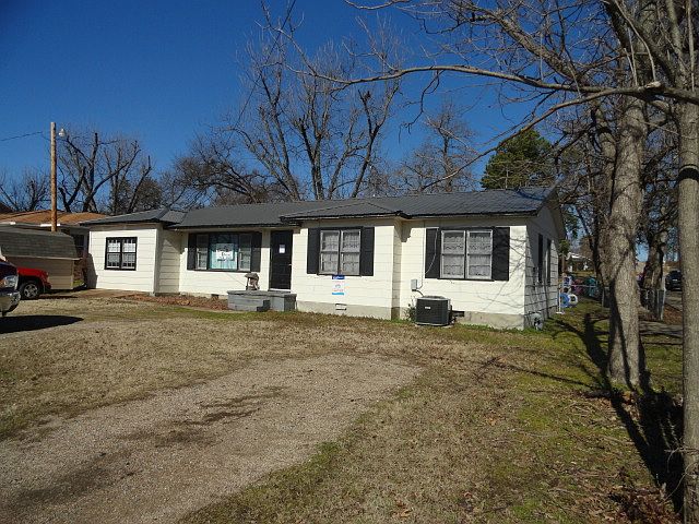 1st image of 211 NE 4th St