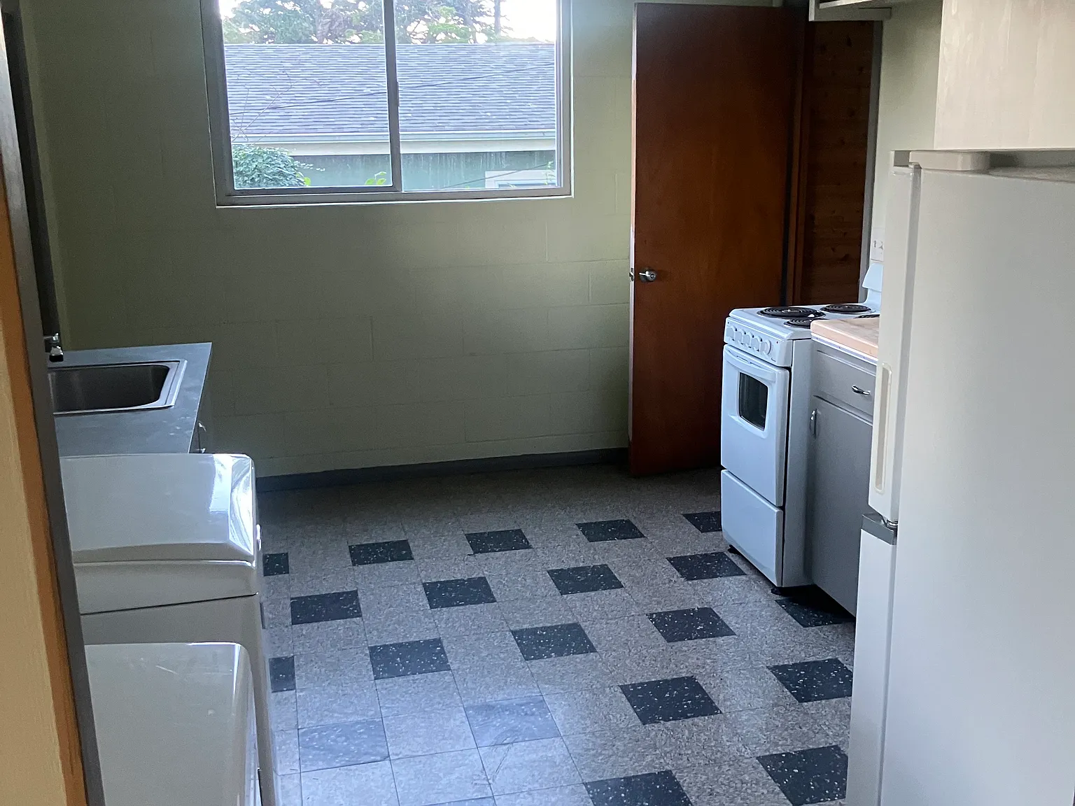2 bed, 1300 sqft, $1,500 — Photo 3
