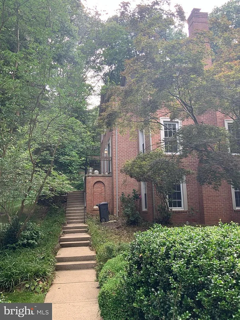 3 bed, 3.5 bath, 2034 sqft, $3,100 — Photo 1