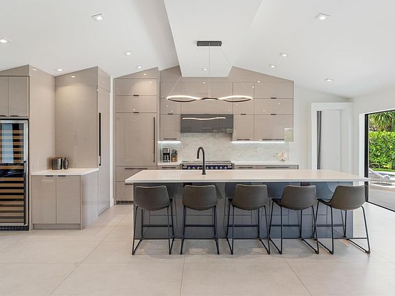 3rd image of 2500 NE 17th Terrace