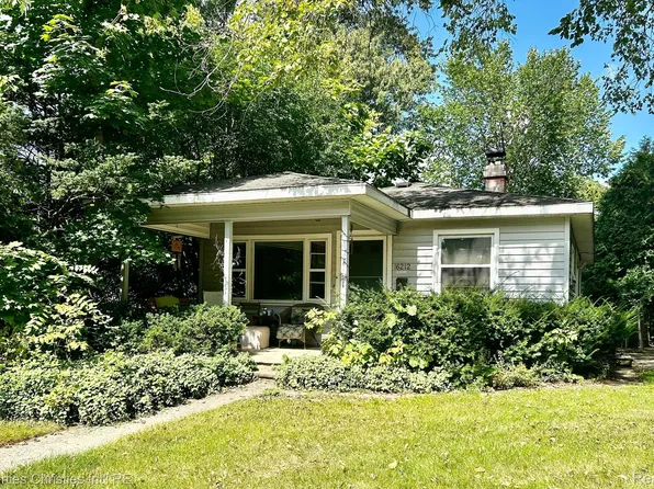 16212 Kirkshire Ave, Beverly Hills, MI 48025