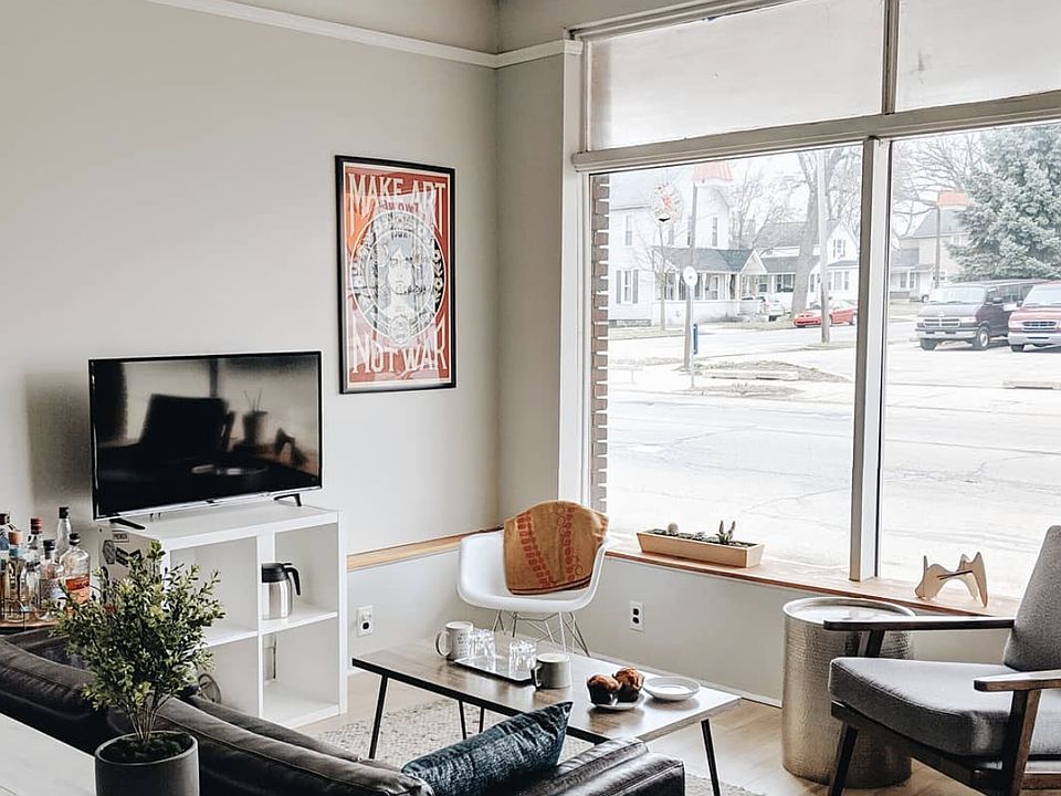 2nd image of 705 Fulton St W