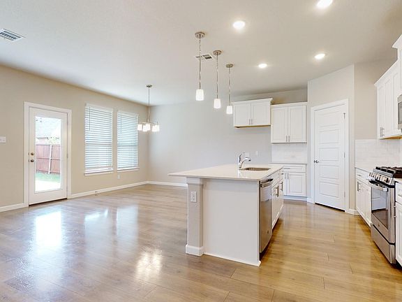 5th image of 2028 Eagle Pkwy
