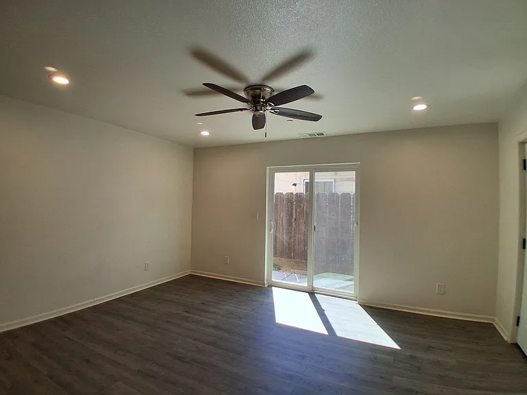 3016 Lake Park Ct — Photo 3