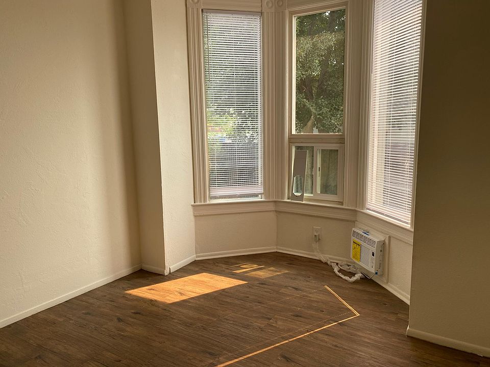 1st image of 415 E 10th St