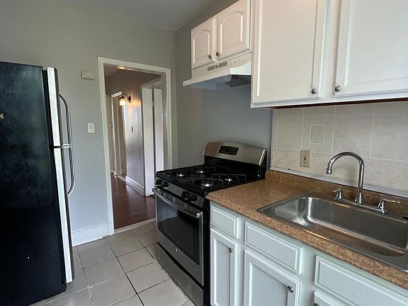 2nd image of 587 Dr Martin Luther King Jr Blvd APT 3
