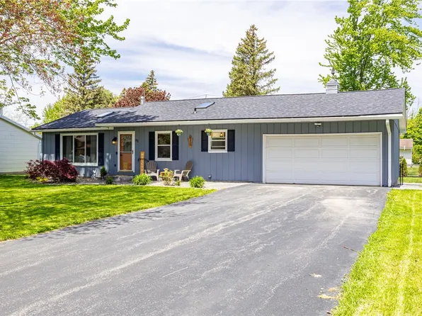 82 Doerun Dr, Rochester, NY 14626