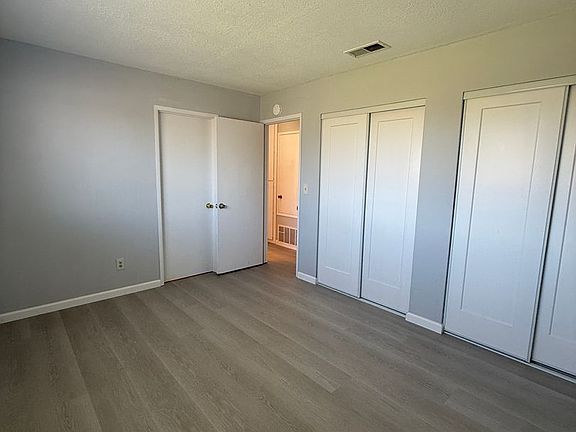 5th image of 322 Pecan St